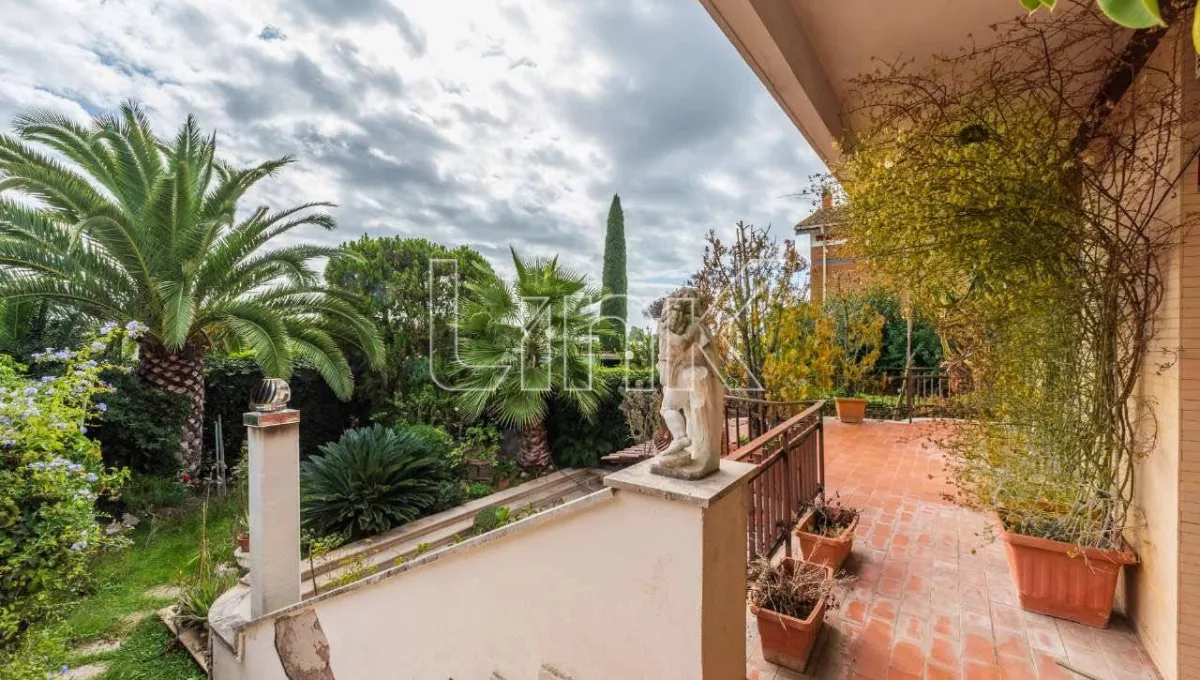 Villa quadrifamiliare in vendita in via Aristofane, Roma