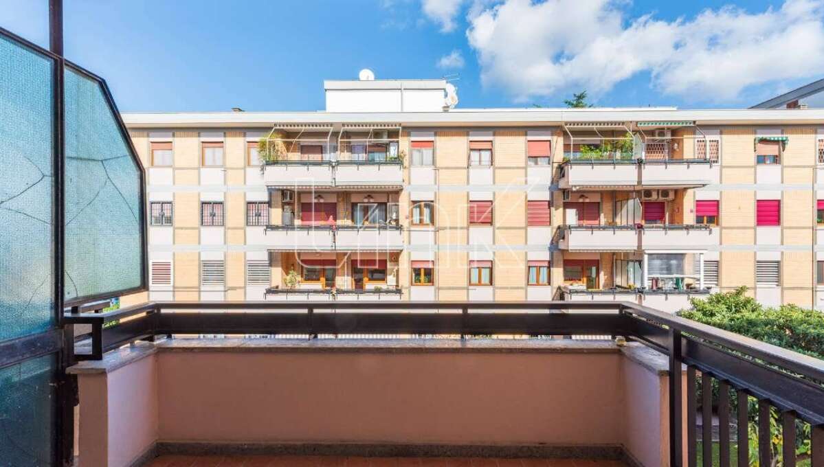 Appartamento in vendita via Comano,Roma