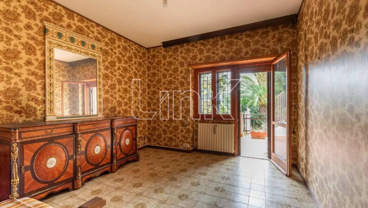 Villa quadrifamiliare in vendita in via Aristofane, Roma