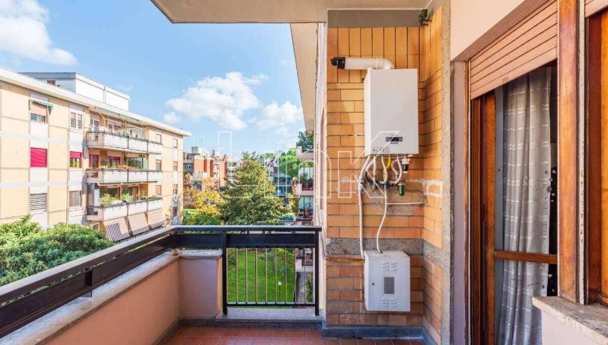 Appartamento in vendita via Comano,Roma