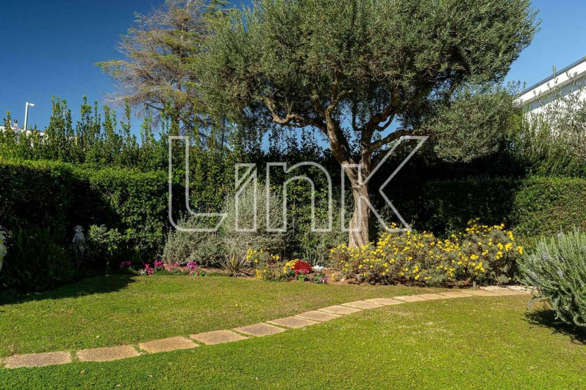 Villa in vendita via Luson, Roma